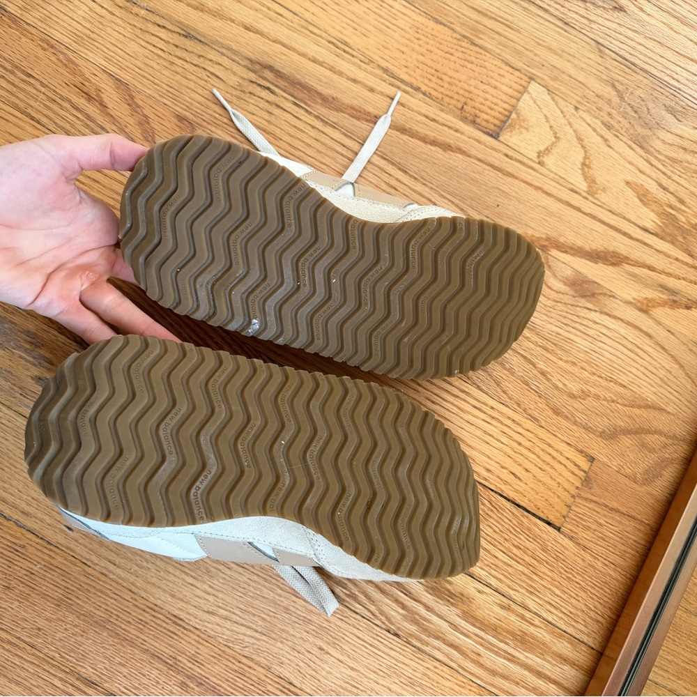 New Balance 237 Women's White and Tan Sneakers - Picture 8 of 8